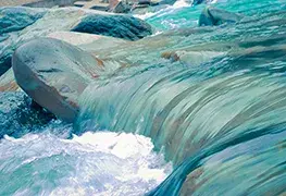 Вода в горной реке